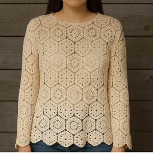 Solitaire
Solitaire Crochet Layered Top long sleeve women's